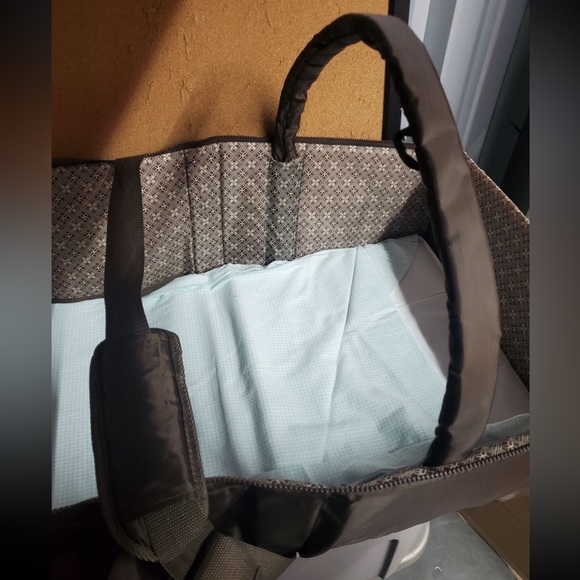 Eddie Bauer Portable Crib Bassinet - Picture 4 of 6